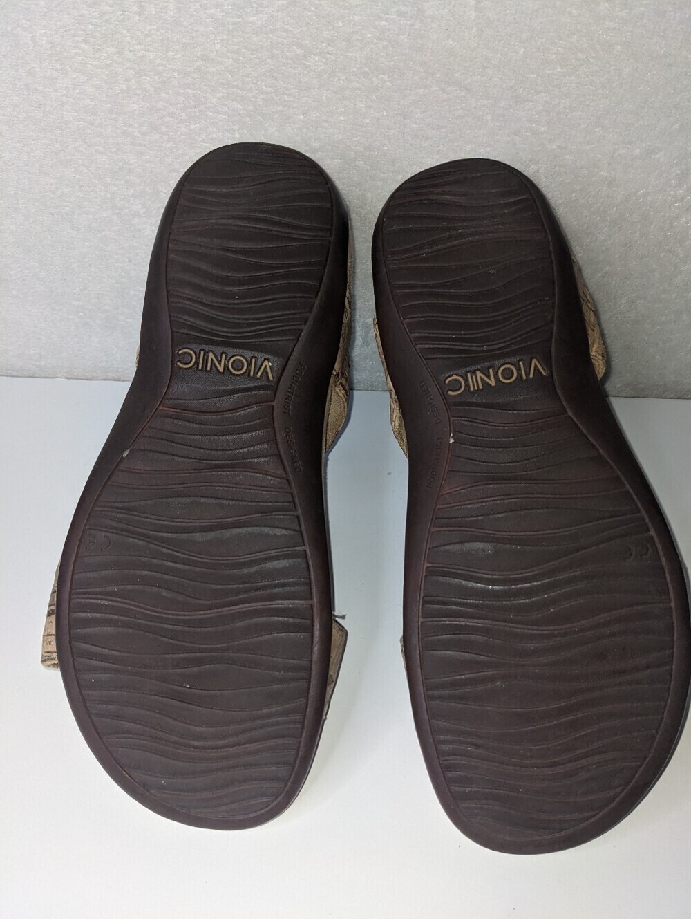Vionic Tan Cork Slingback Sandals with Gold Discs Comfort Wear Size 6.5 Flaw - Picture 5 of 9